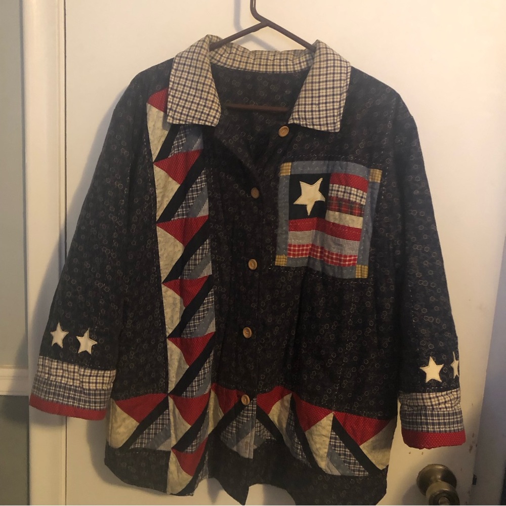 Vintage handmade quilted Americana jacket size L. Reversible.